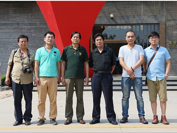 原天津美术学院副院长、知名雕塑家于世宏教授一行莅临华艺雕塑参观考察