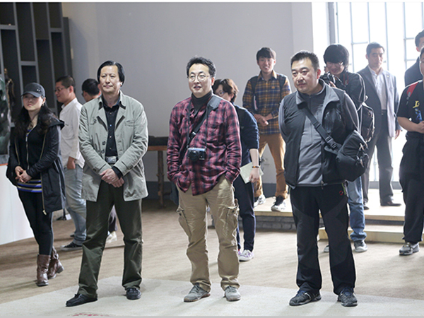 中央美术学院雕塑系副主任张伟教授、杨靖教授带领学生来华艺雕塑参观学习