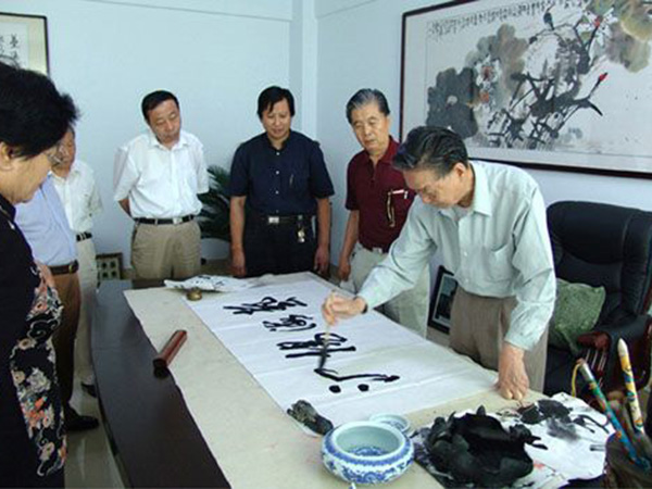 山东省原副省长郭长才来公司参观指导并题词留念