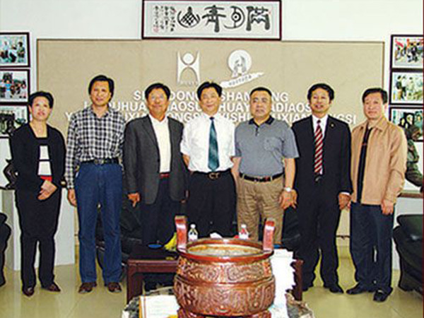 中国人民解放军总后勤部原副部长谭悦新中、知名画家吴东魁教授与傅绍相总经理