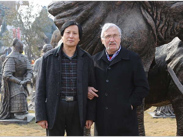 法国知名雕塑家乔治·苏泰与总经理傅绍相