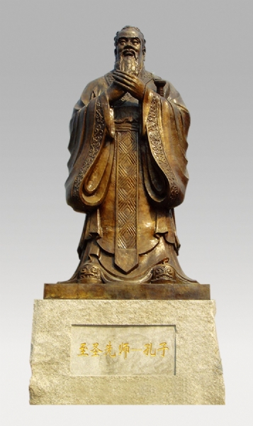《孔子》 高度：3.3米 安放：青州二中